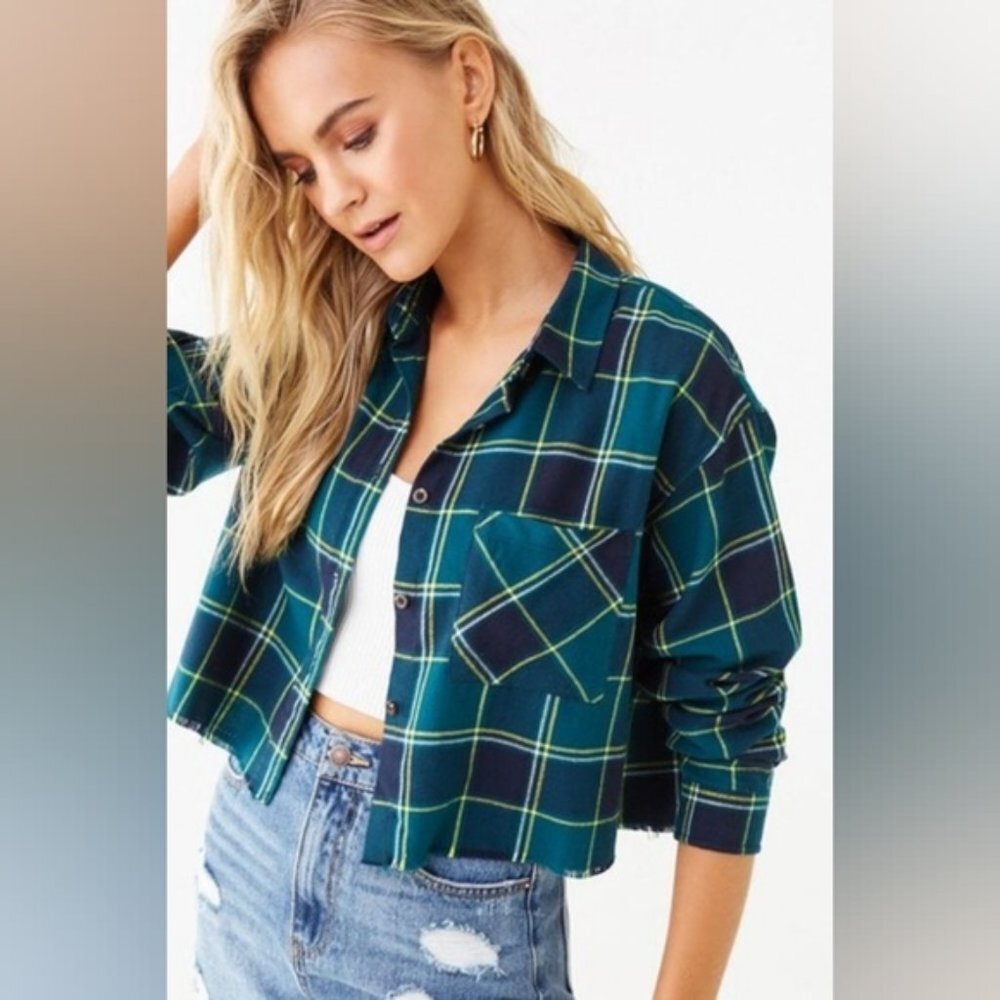 💠FOREVER 21 Cropped Flannel Boyfriend Shirt Raw Hem Plaid Fall Top